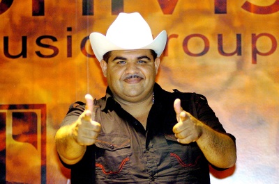 chuy lizarraga mien